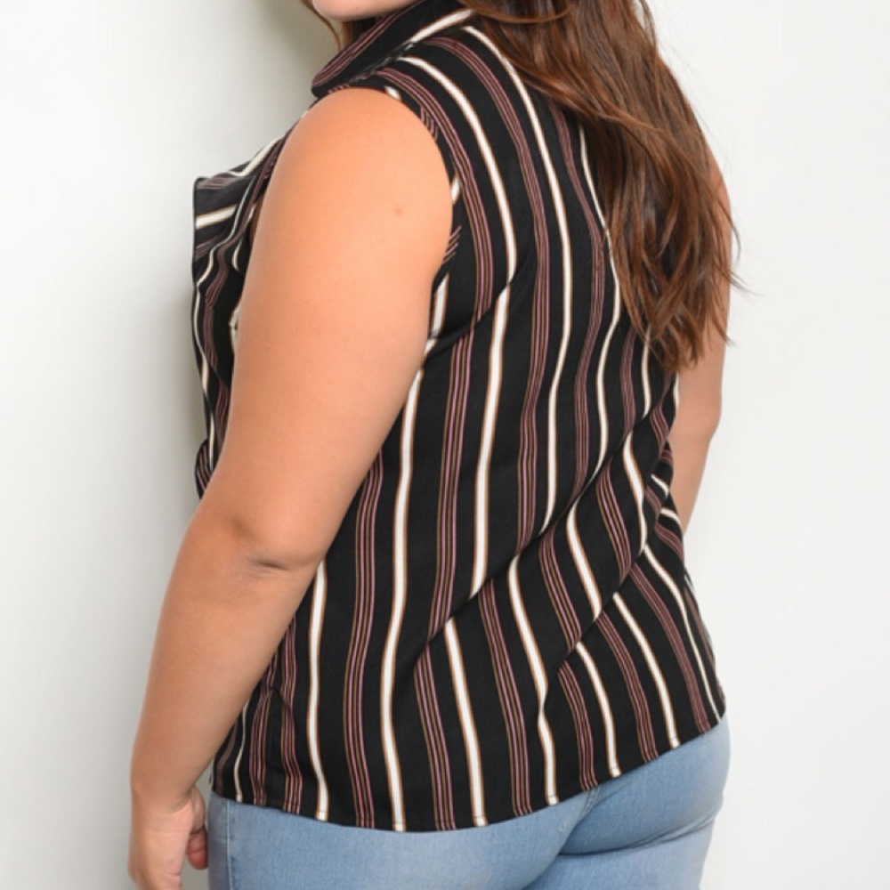 🌟 Plus Size Ruffle Front Top - Picture 4 of 11